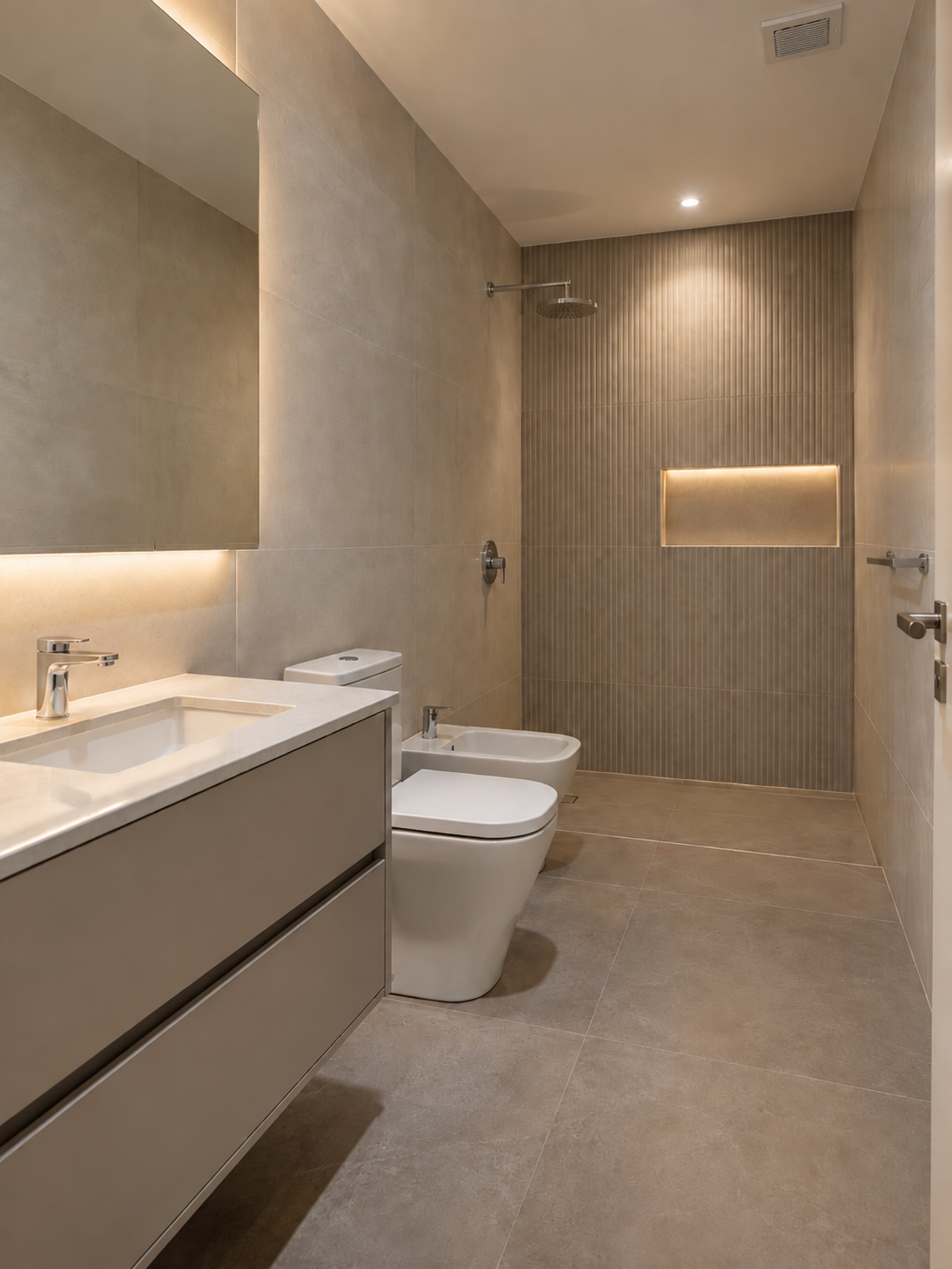 Interior luminoso de una vivienda remodelada