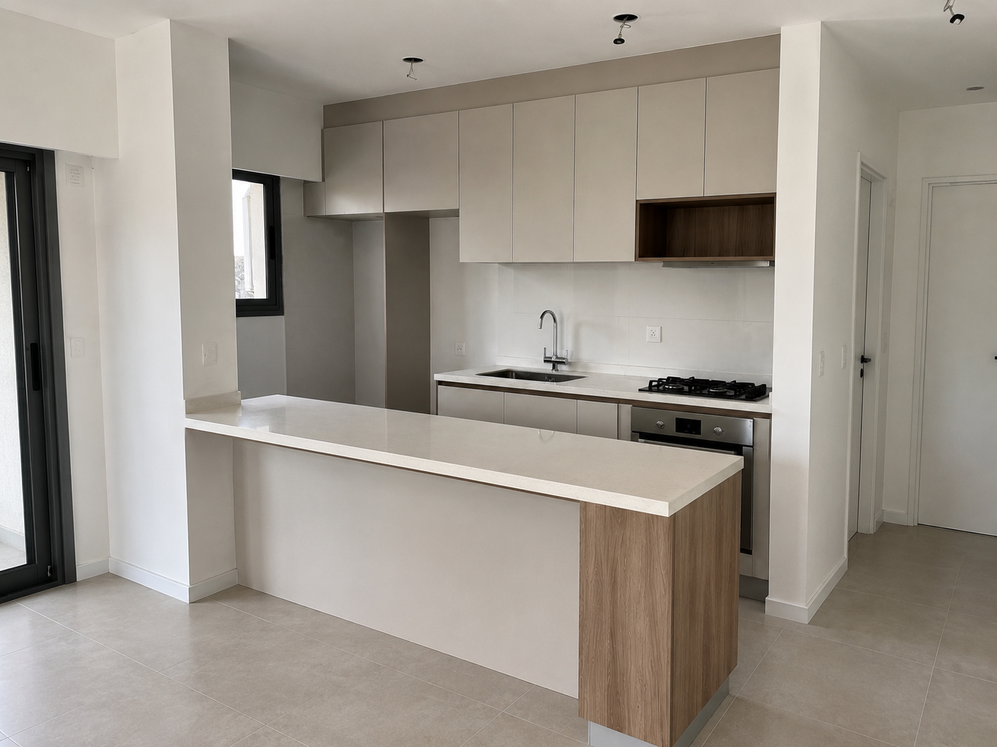 Cocina contemporánea con mobiliario de madera