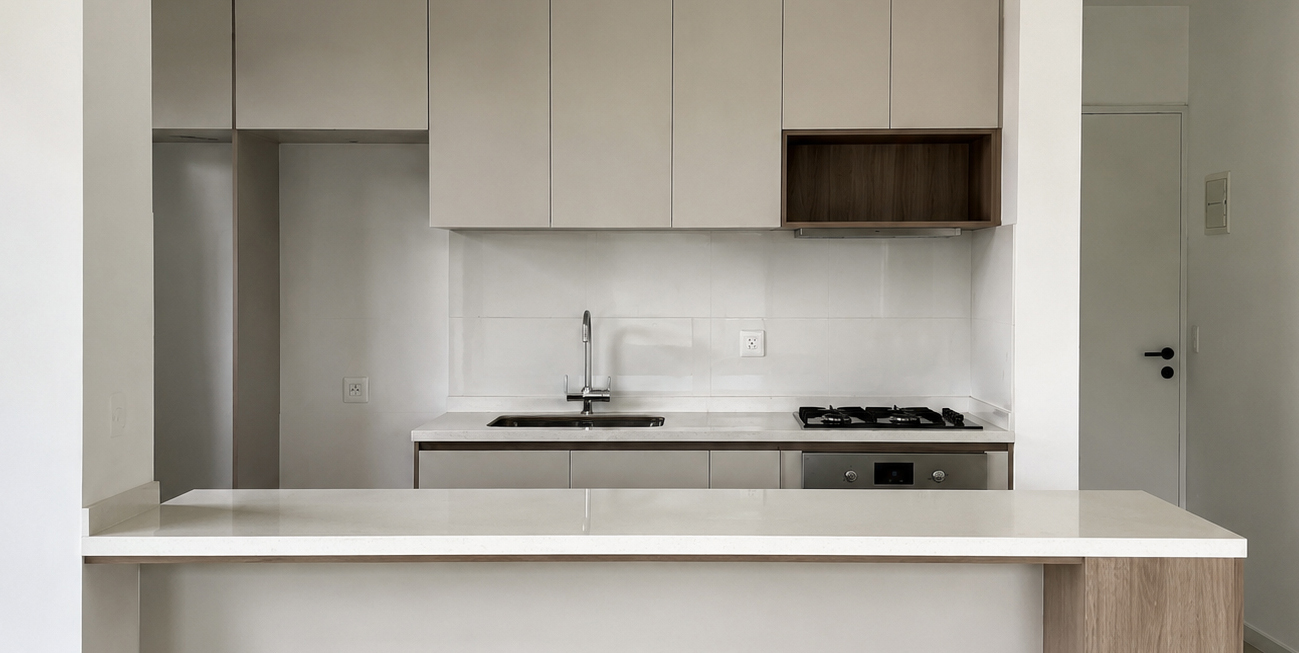 Cocina remodelada con mobiliario contemporáneo